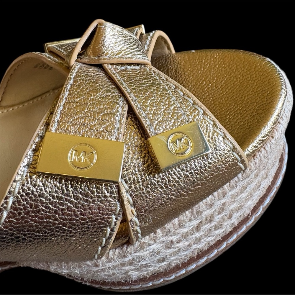 Michael Kors Lucinda/Leighton Style
Metallic Gold Espadrille Wedge
Sandal 8 NWOB - Picture 13 of 15